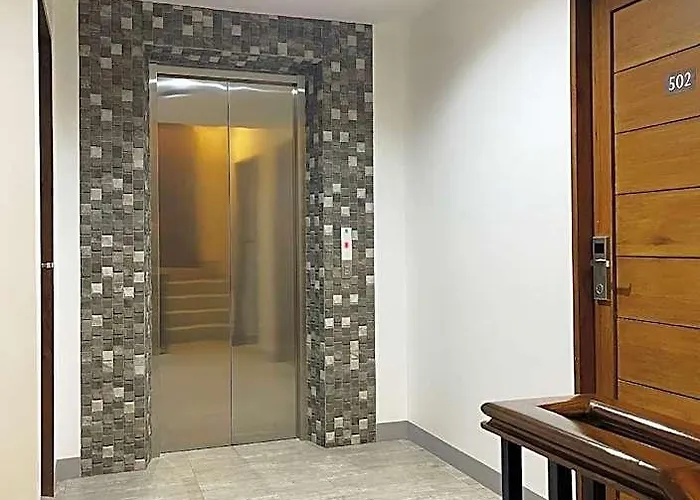 Airo Makati 3*