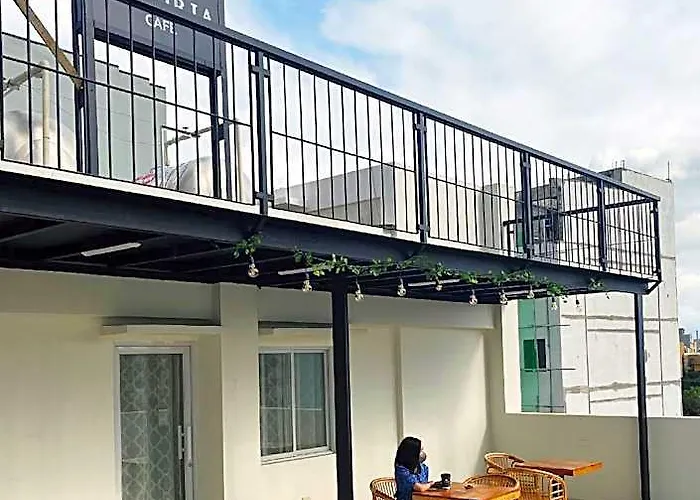 Airo Makati 3*