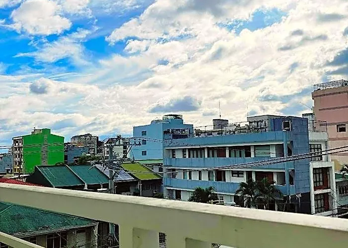 Airo Makati 3*